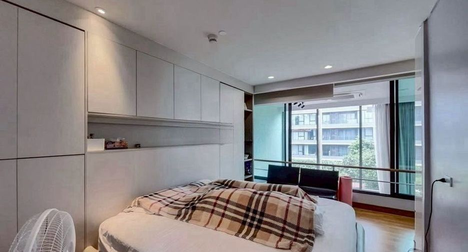 For sale 3 bedrooms condo in Khlong Toei, Bangkok