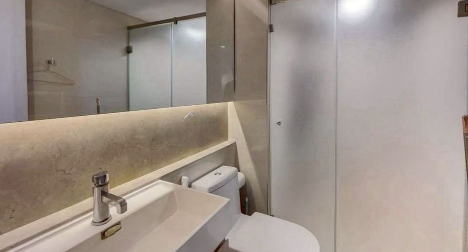 For sale 3 bedrooms condo in Khlong Toei, Bangkok