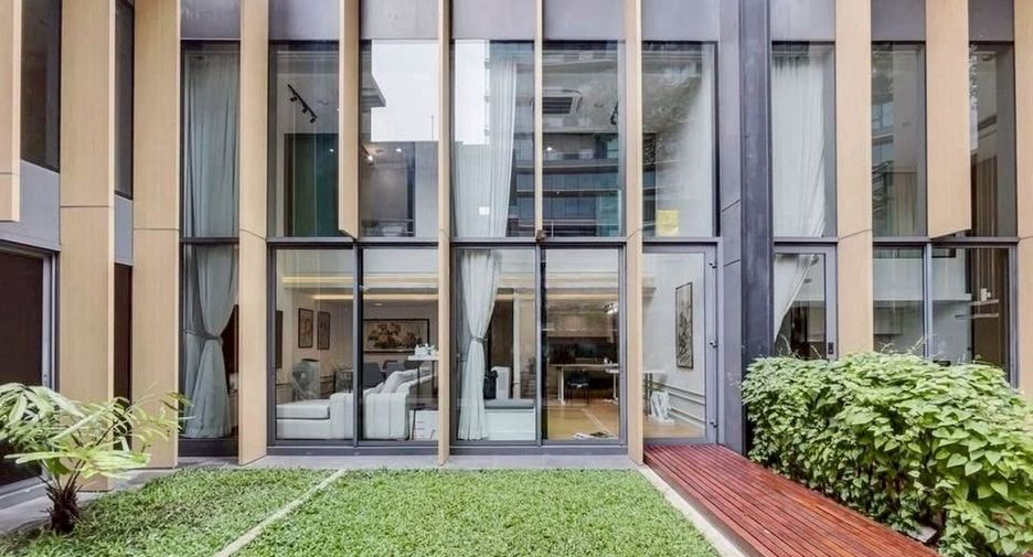 For sale 3 bedrooms condo in Khlong Toei, Bangkok