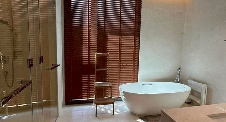 For rent 2 bedrooms condo in Pathum Wan, Bangkok