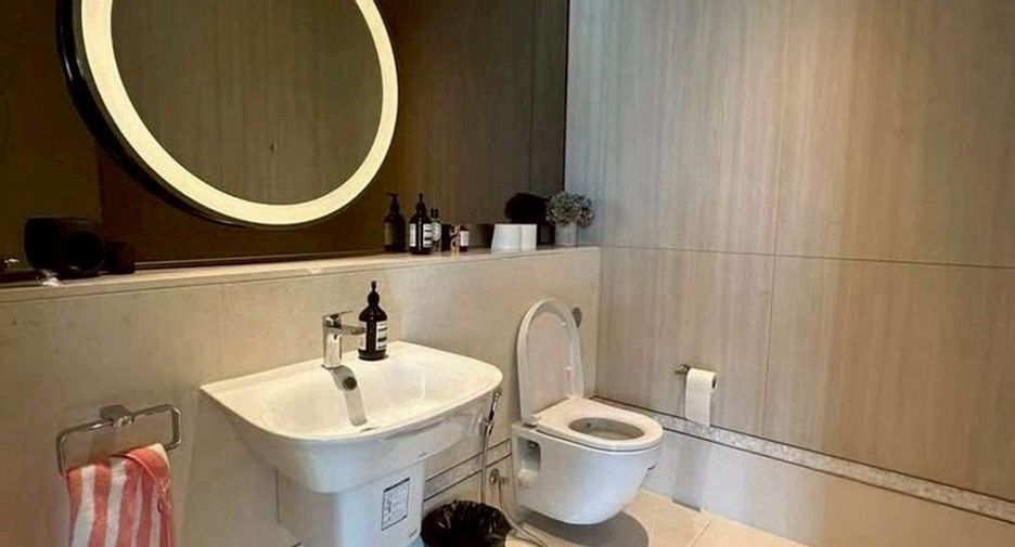 For rent 2 bedrooms condo in Pathum Wan, Bangkok