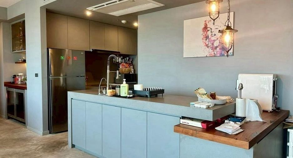 For rent 3 bedrooms condo in Khlong Toei, Bangkok