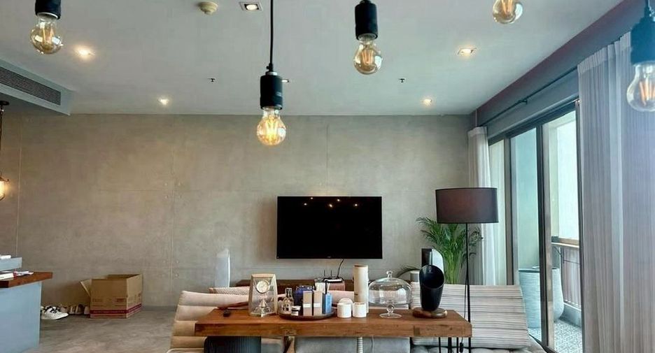 For rent 3 bedrooms condo in Khlong Toei, Bangkok