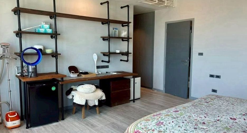 For rent 3 bedrooms condo in Khlong Toei, Bangkok