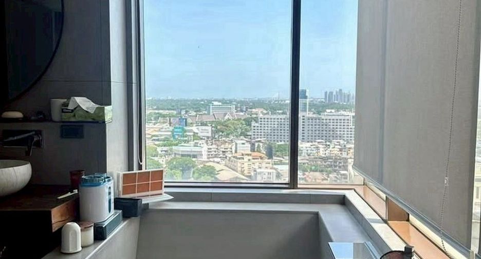 For rent 3 bedrooms condo in Khlong Toei, Bangkok