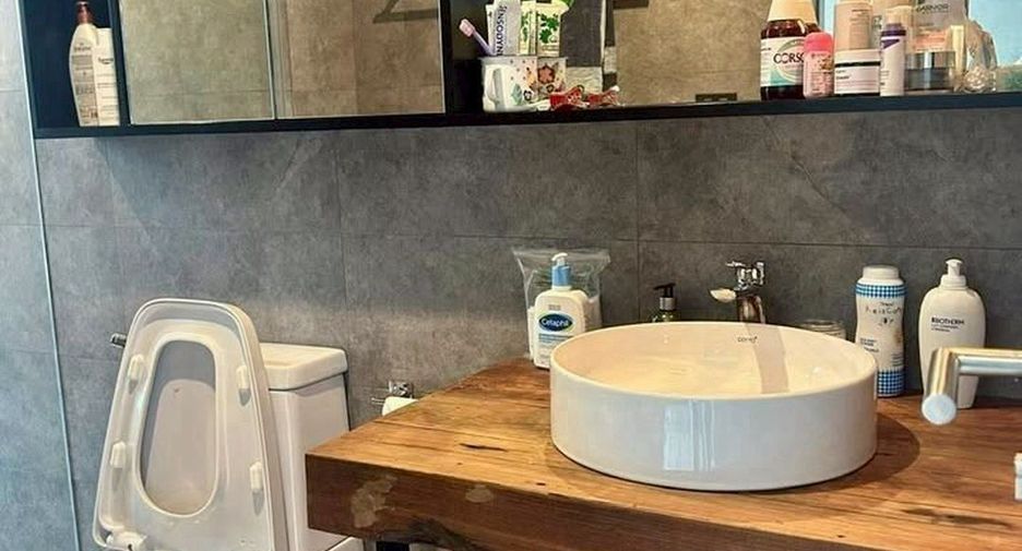 For rent 3 bedrooms condo in Khlong Toei, Bangkok