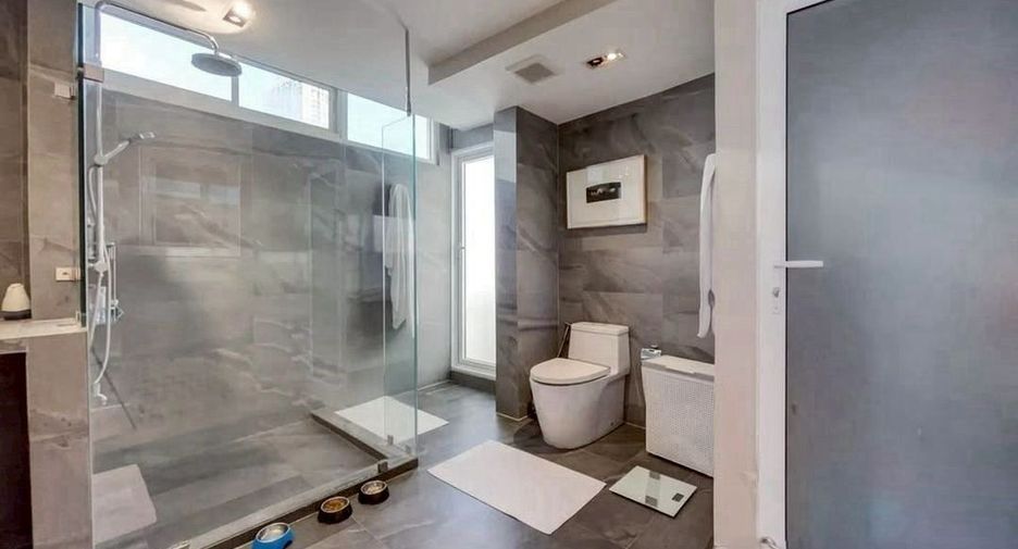 For sale 2 bedrooms condo in Sathon, Bangkok