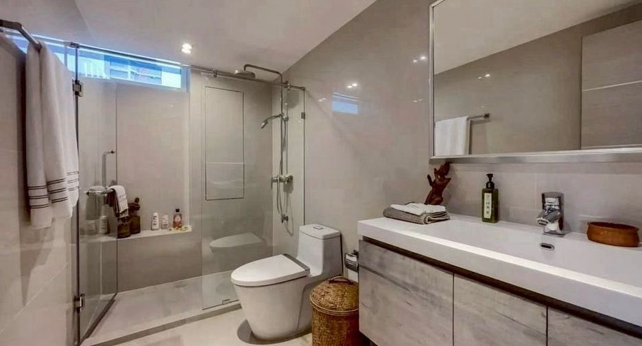 For sale 2 bedrooms condo in Sathon, Bangkok