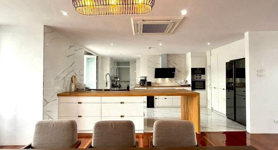 For rent 3 bedrooms condo in Watthana, Bangkok