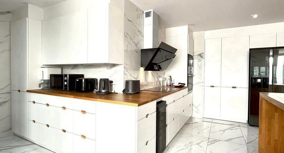 For rent 3 bedrooms condo in Watthana, Bangkok