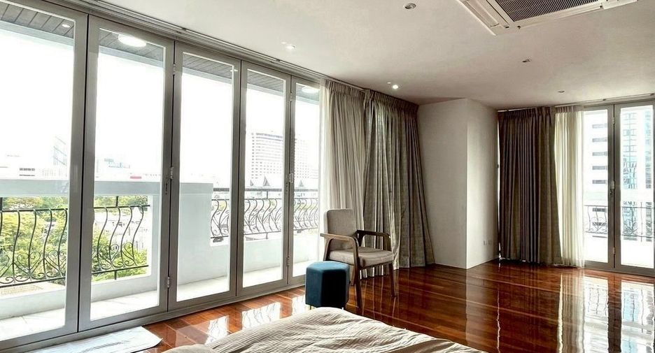 For rent 3 bedrooms condo in Watthana, Bangkok