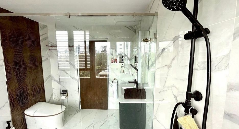 For rent 3 bedrooms condo in Watthana, Bangkok