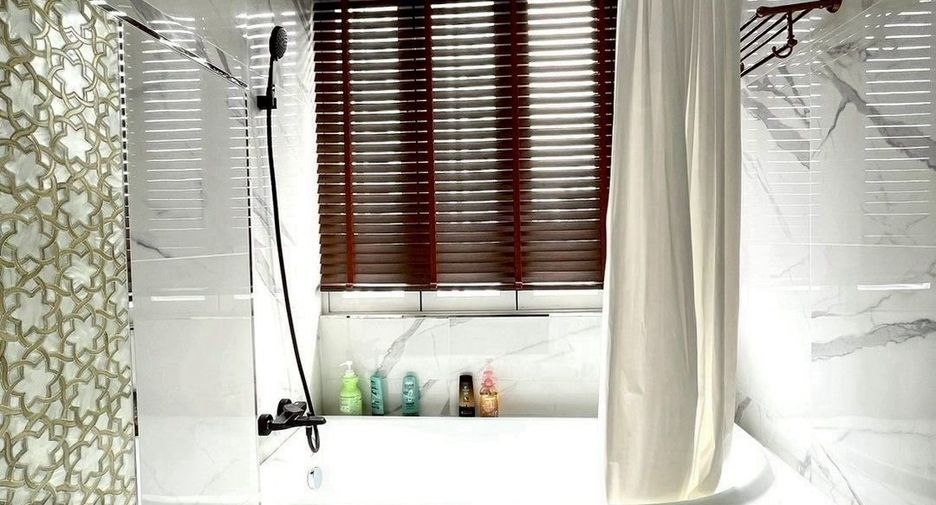 For rent 3 bedrooms condo in Watthana, Bangkok