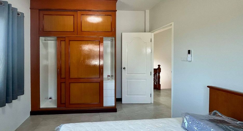 For rent 3 bedrooms house in San Kamphaeng, Chiang Mai
