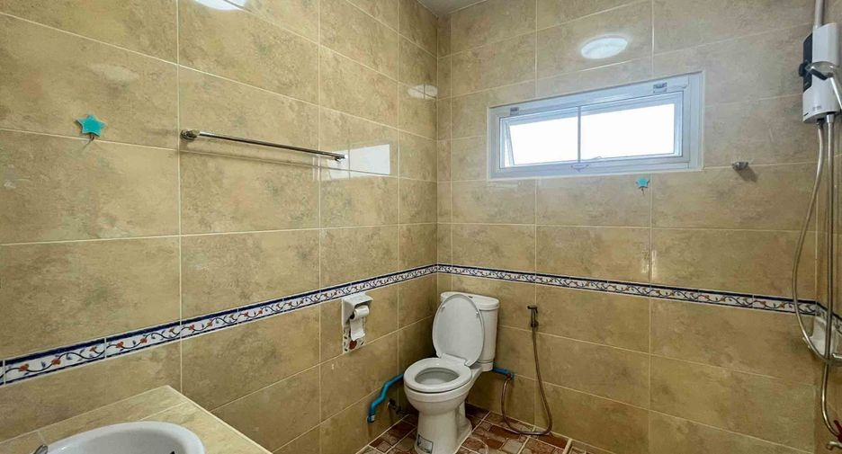 For rent 3 bedrooms house in San Kamphaeng, Chiang Mai