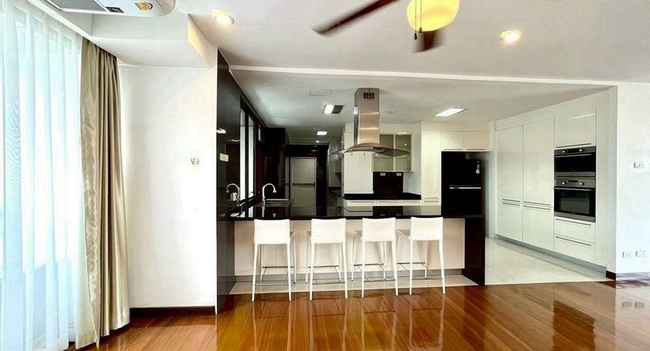 For rent 3 bedrooms condo in Watthana, Bangkok