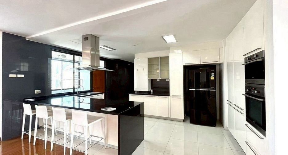 For rent 3 bedrooms condo in Watthana, Bangkok