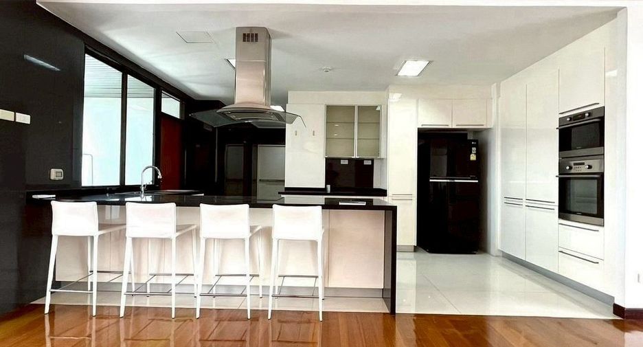 For rent 3 bedrooms condo in Watthana, Bangkok