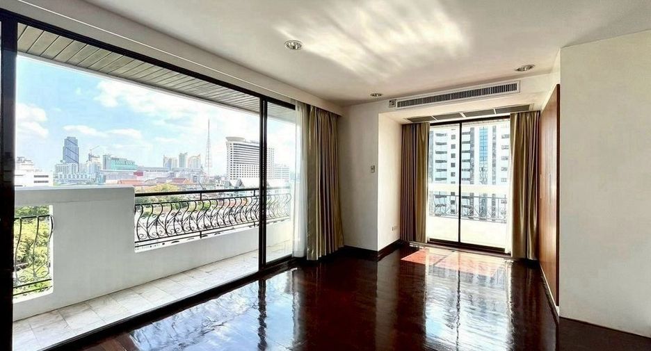 For rent 3 bedrooms condo in Watthana, Bangkok