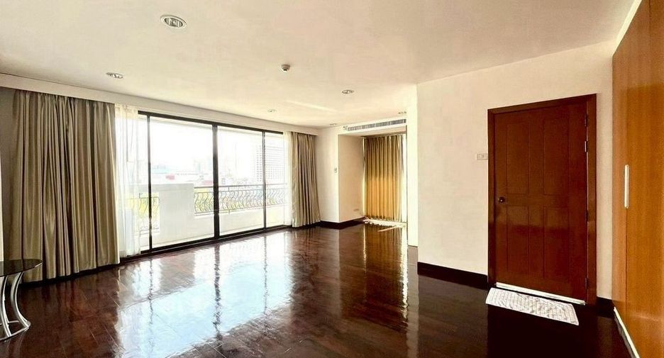 For rent 3 bedrooms condo in Watthana, Bangkok