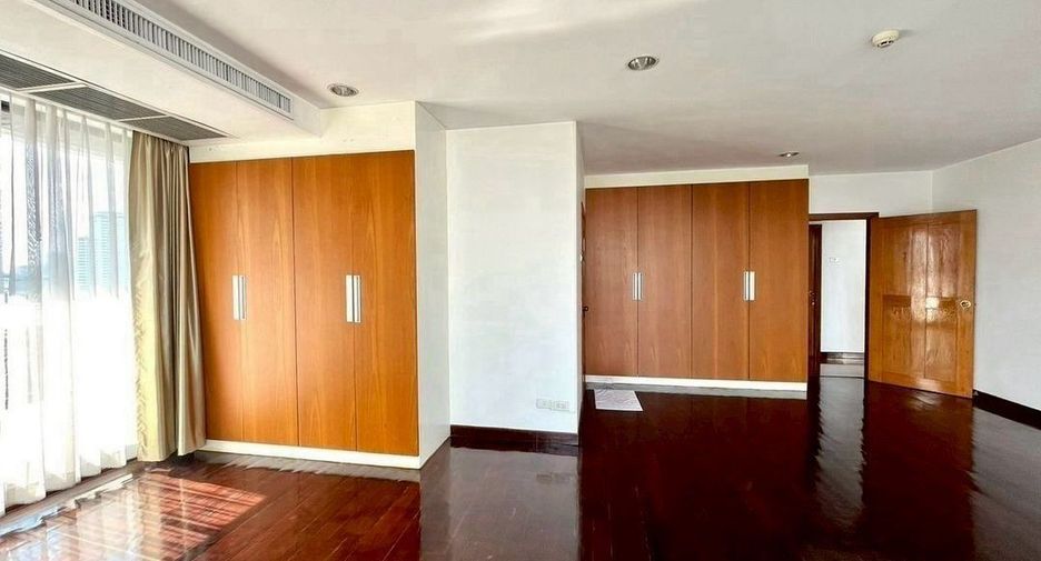 For rent 3 bedrooms condo in Watthana, Bangkok