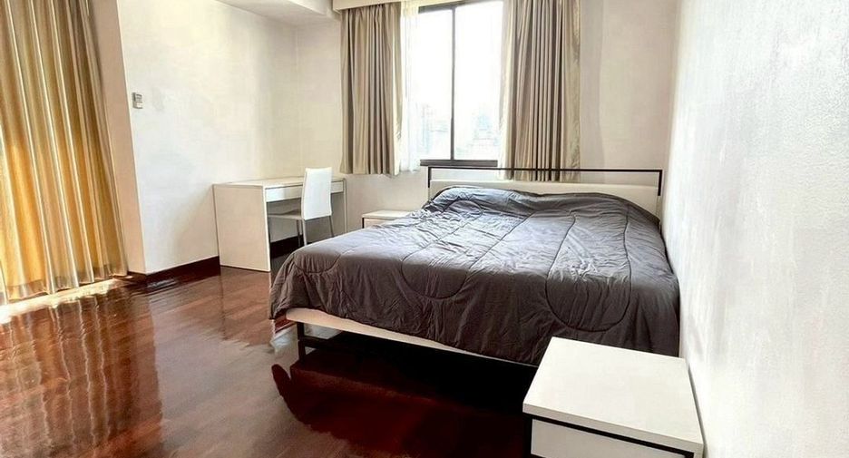 For rent 3 bedrooms condo in Watthana, Bangkok