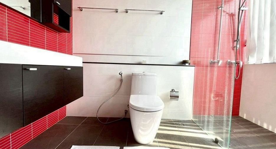 For rent 3 bedrooms condo in Watthana, Bangkok
