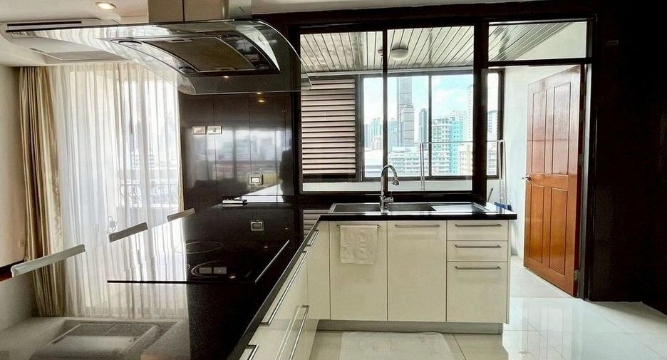 For rent 3 bedrooms condo in Watthana, Bangkok