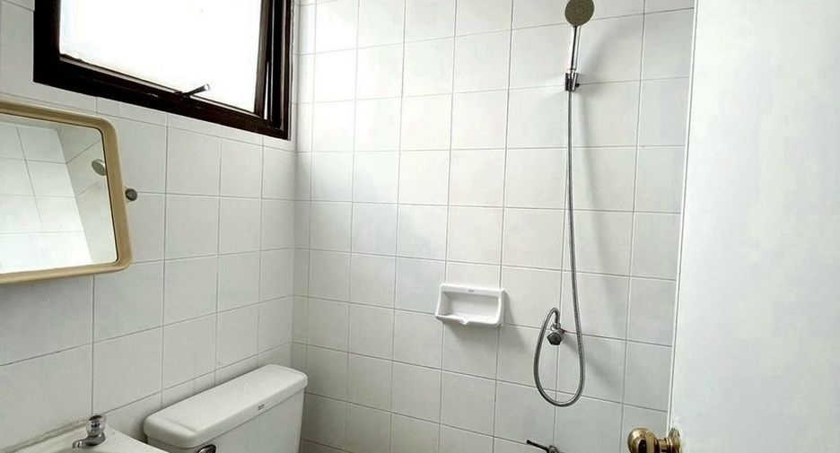For rent 3 bedrooms condo in Watthana, Bangkok
