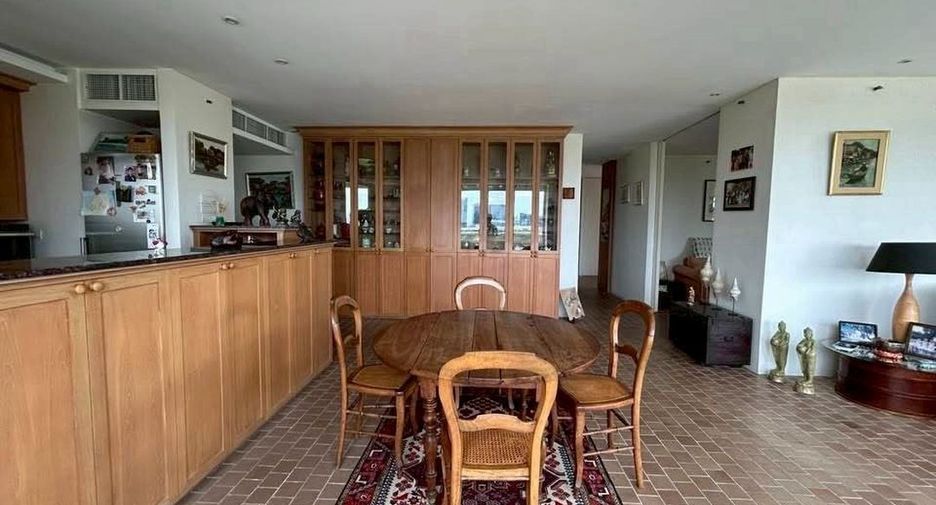 For sale 2 bedrooms condo in Khlong Toei, Bangkok