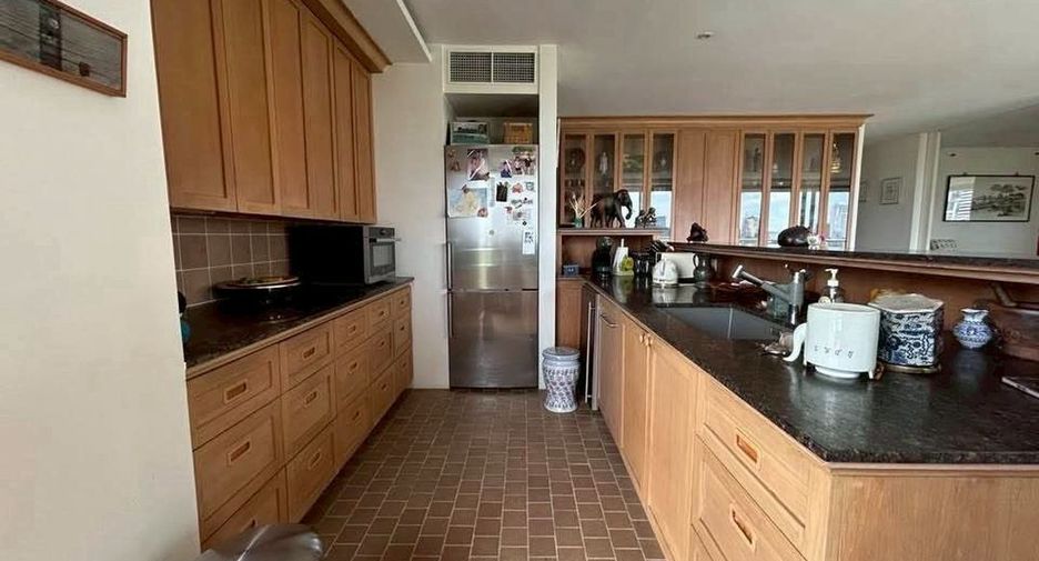 For sale 2 bedrooms condo in Khlong Toei, Bangkok