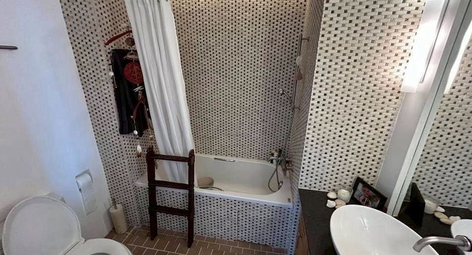 For sale 2 bedrooms condo in Khlong Toei, Bangkok