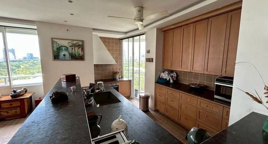 For sale 2 bedrooms condo in Khlong Toei, Bangkok