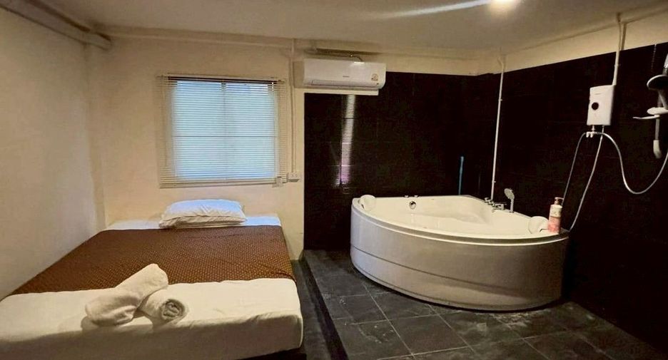 For rent retail Space in Huai Khwang, Bangkok