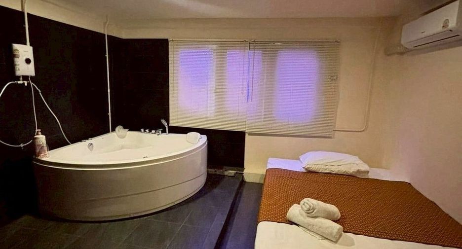 For rent retail Space in Huai Khwang, Bangkok