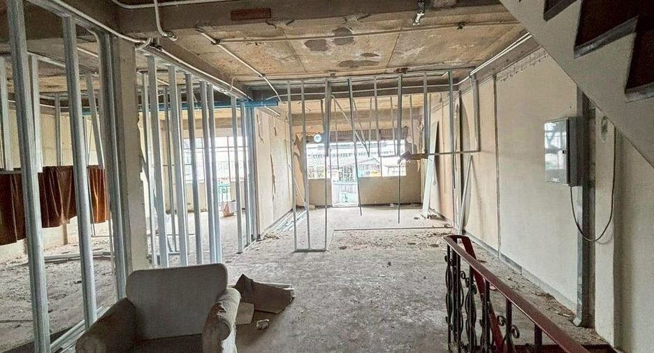 For rent retail Space in Huai Khwang, Bangkok