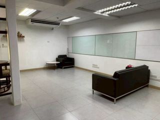 Reihenhaus zur Miete mit 4 Zimmer in Huai Khwang, Bangkok