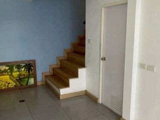Reihenhaus zur Miete mit 4 Zimmer in Huai Khwang, Bangkok