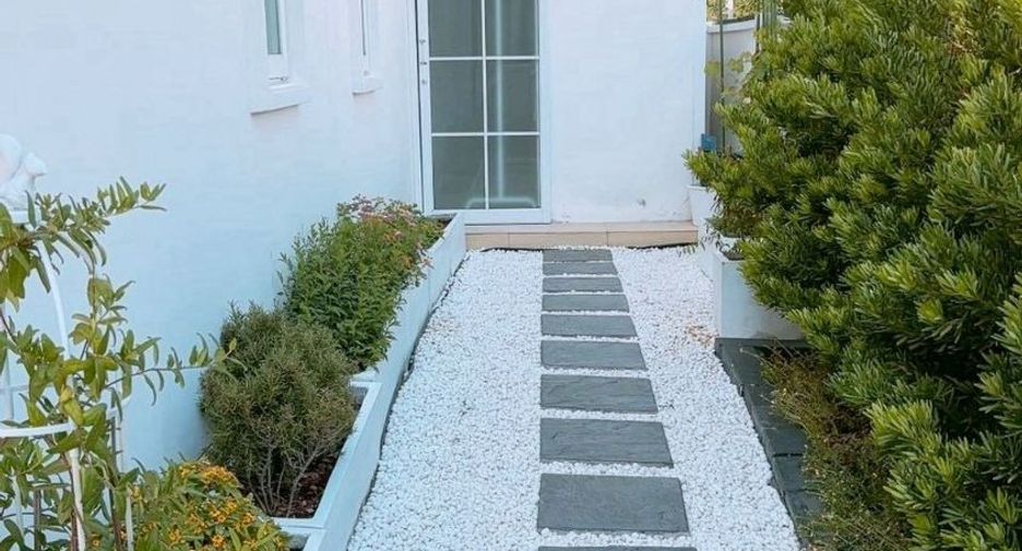 For rent 2 bedrooms townhouse in Bang Phli, Samut Prakan