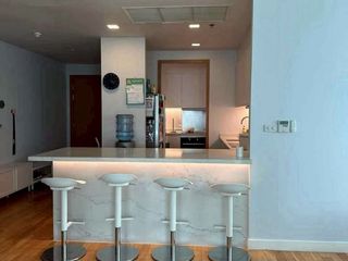 Condo en alquiler y en venta de 3 habitaciones en Khlong Toei, Bangkok