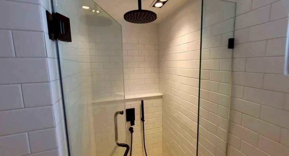 For rent and for sale 2 bedrooms condo in Watthana, Bangkok