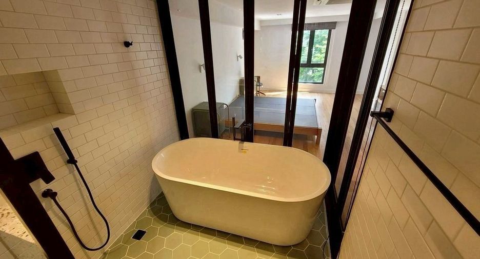 For rent and for sale 2 bedrooms condo in Watthana, Bangkok