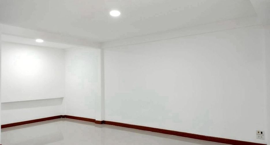 For rent retail Space in Watthana, Bangkok