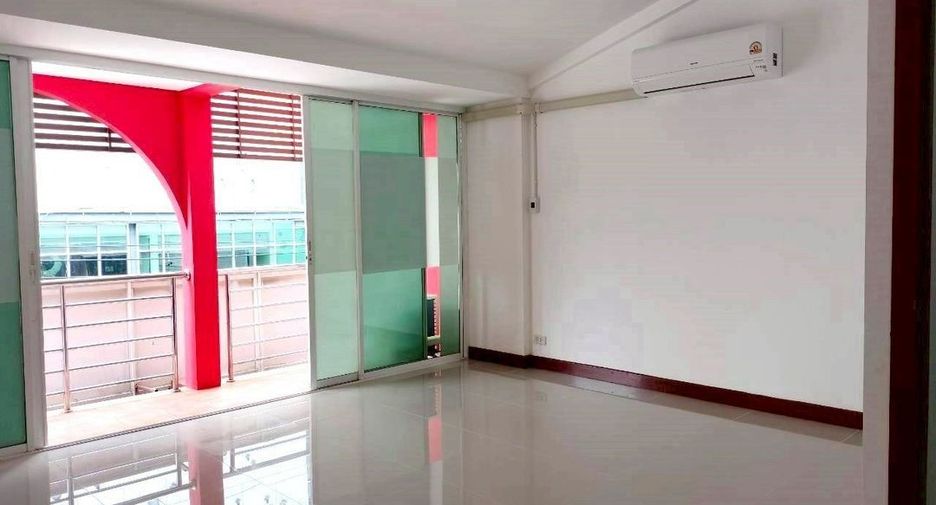 For rent retail Space in Watthana, Bangkok