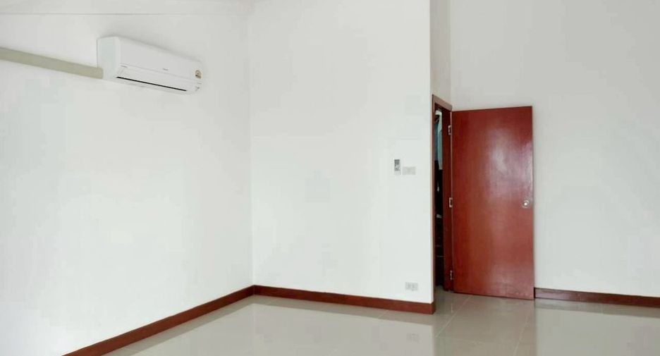 For rent retail Space in Watthana, Bangkok