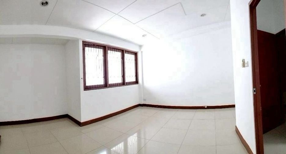 For rent retail Space in Watthana, Bangkok