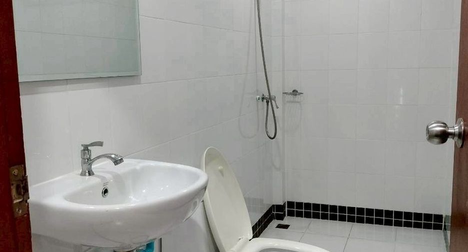 For rent retail Space in Watthana, Bangkok