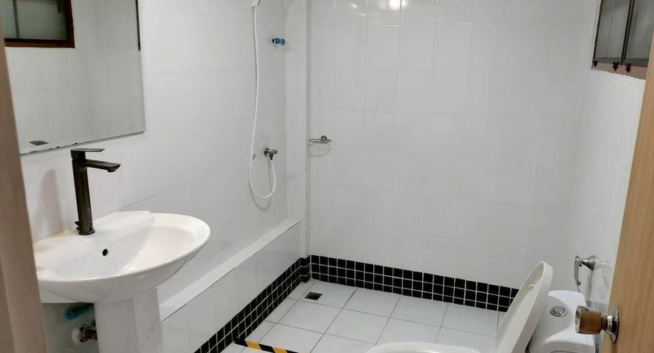 For rent retail Space in Watthana, Bangkok
