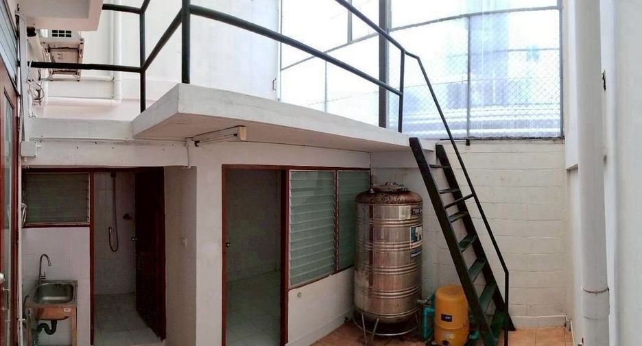 For rent retail Space in Watthana, Bangkok