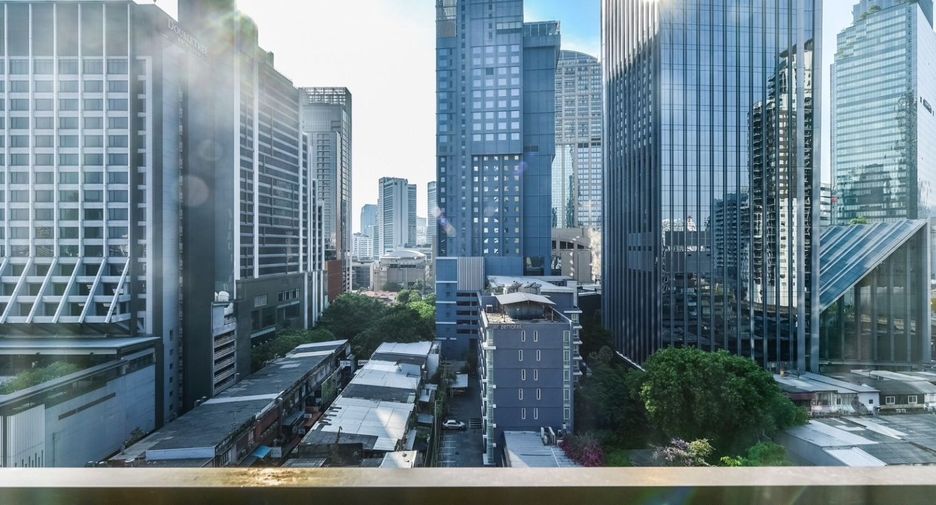 For rent 2 bedrooms condo in Khlong Toei, Bangkok